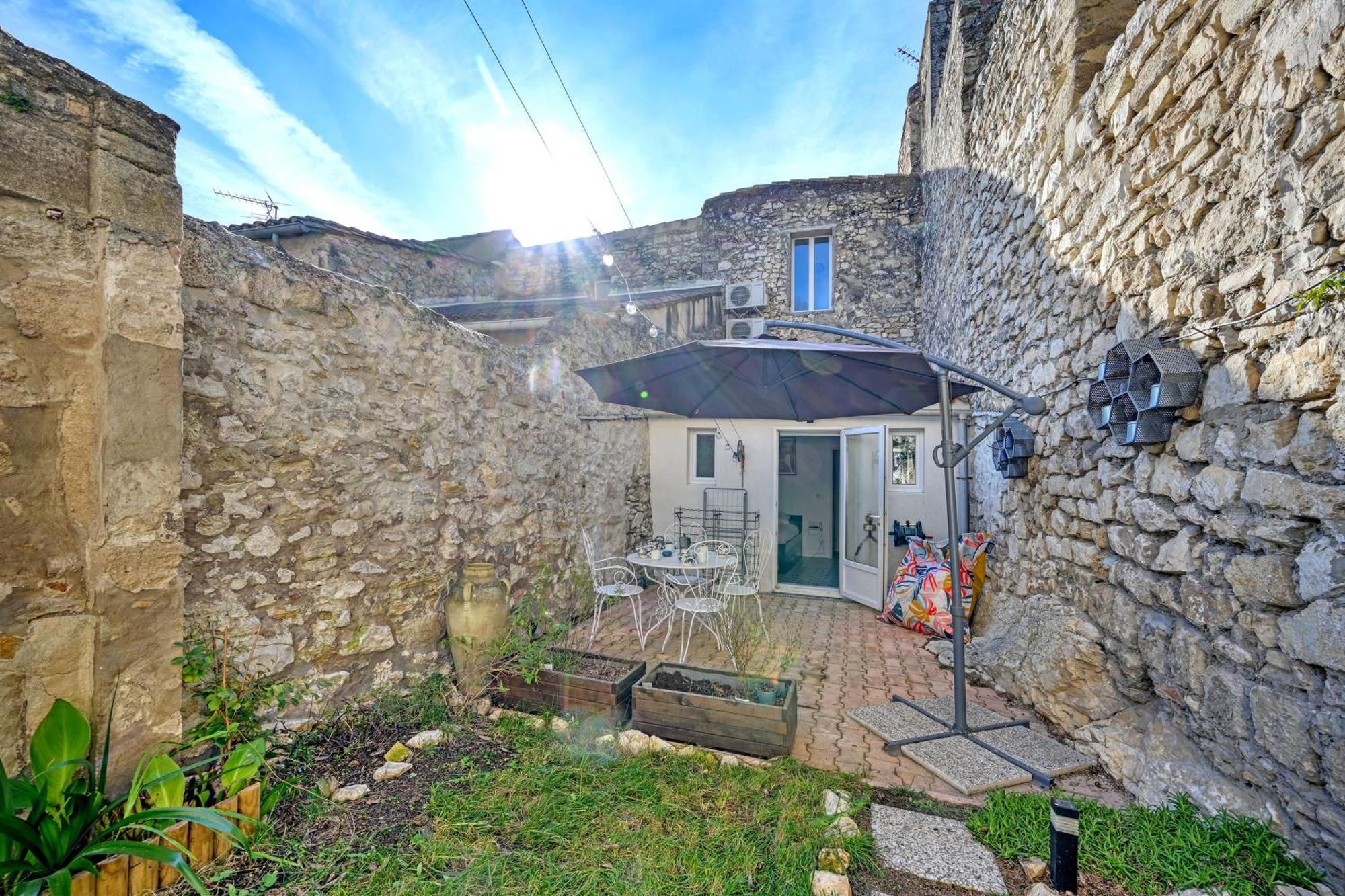 La Cigale - Vieux Village - Charmante Maisonnette Climatisee Avec Jardin Villeneuve-lès-Avignon Exterior foto